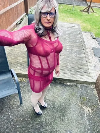 amateur crossdresser kelly cd in pink fishnet dress         