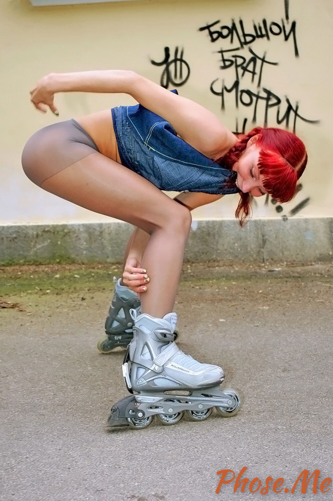 Redhead On Rollerblades Wearing Pantyhose #59