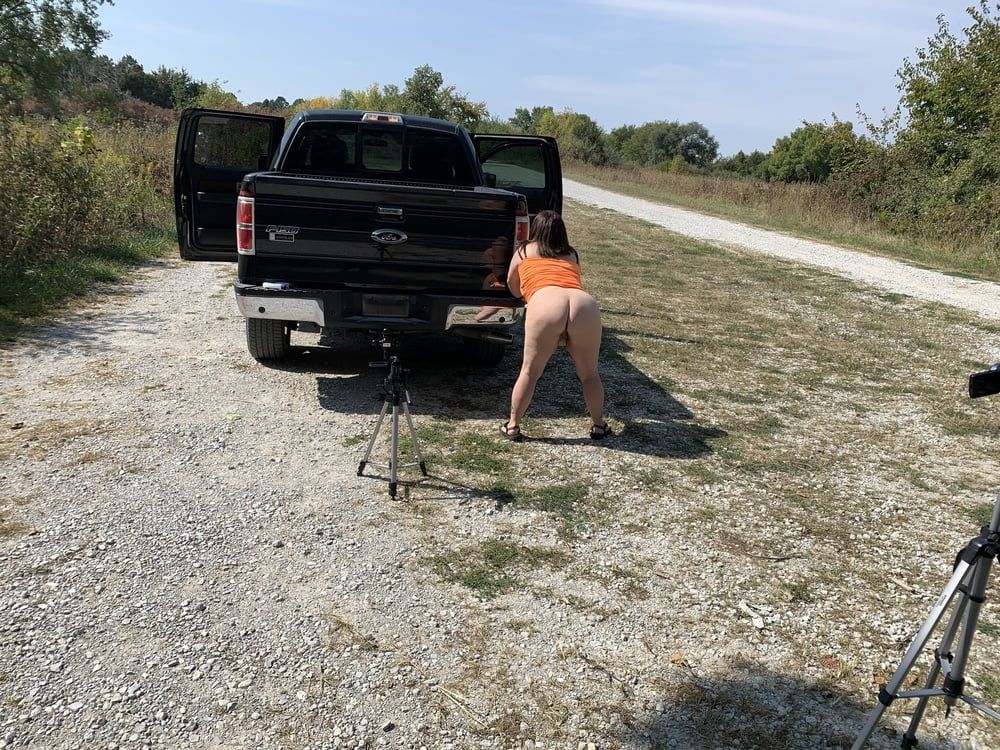 Sexy BBW Outdoor Hitch and Facial Photoset #43