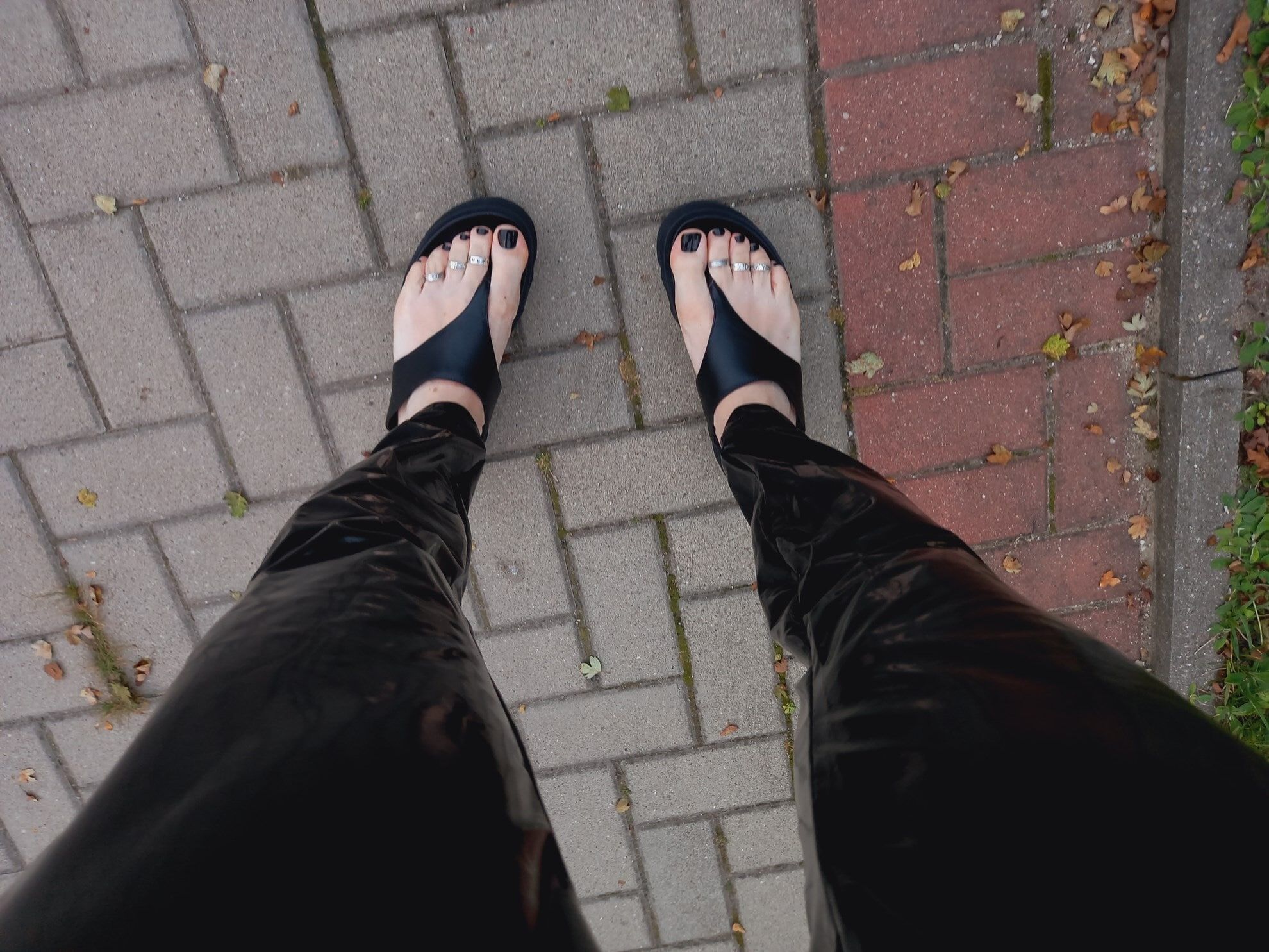 black flip flops - street walk #6