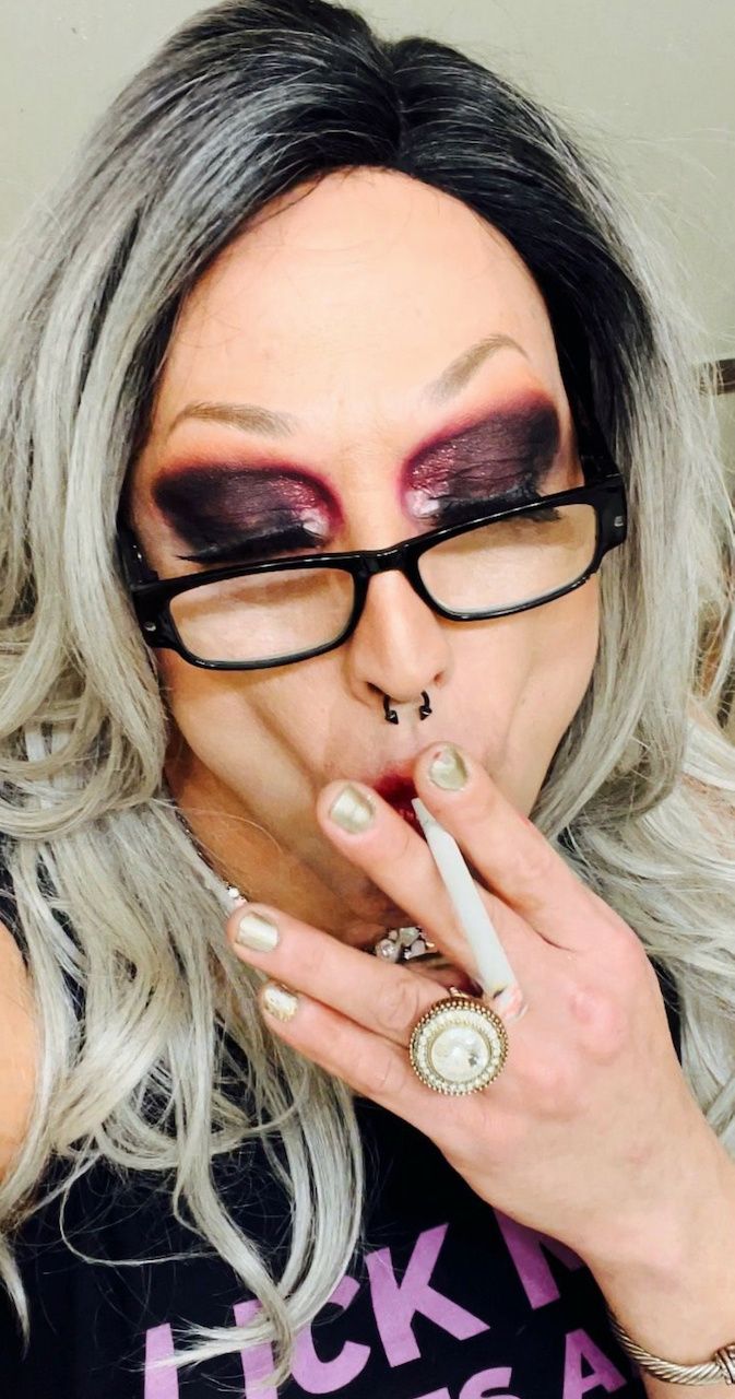Smoking Fetish Goddess Marilyn Loversmoke
