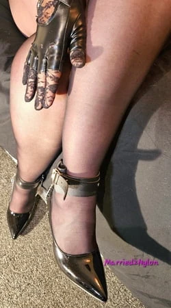 Jane showing off her new    denier seamed pantyhose         