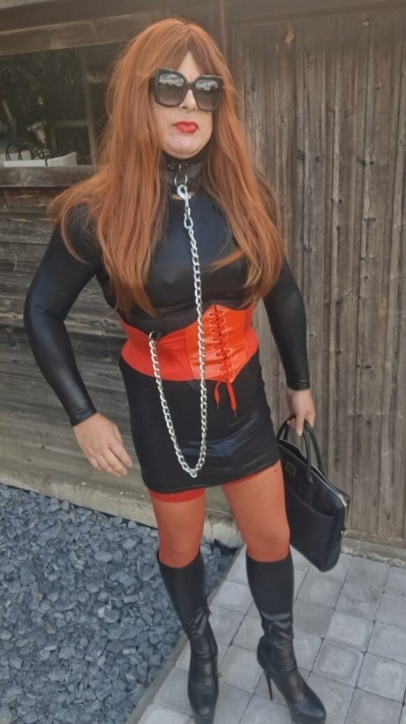 Business woman or a good smoking bitch ? #4
