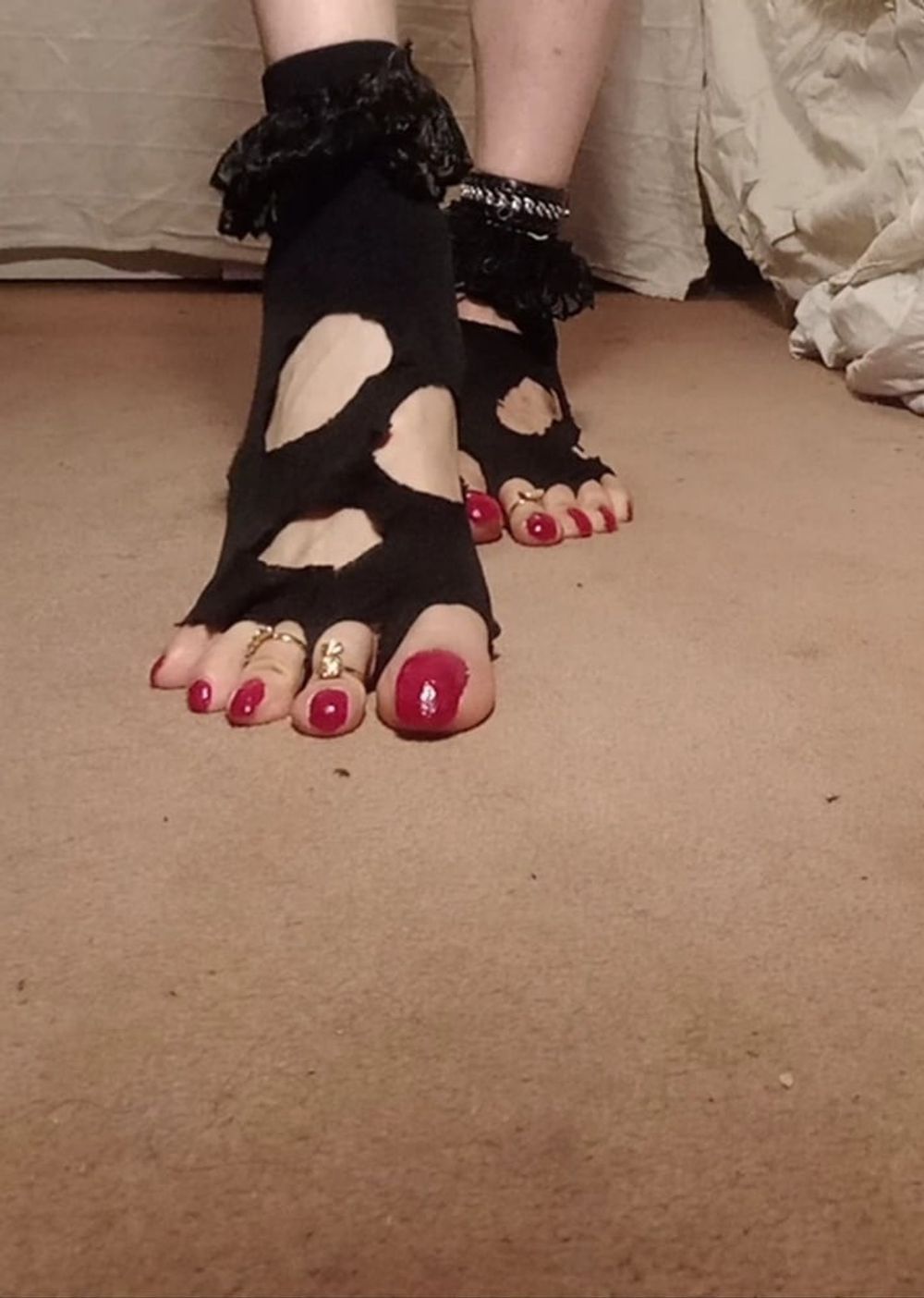 Linda ts red toenails in fishnet socks  #4