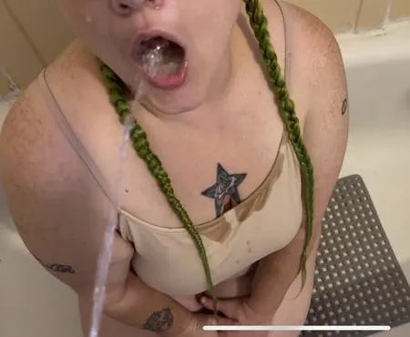 slut loves piss         