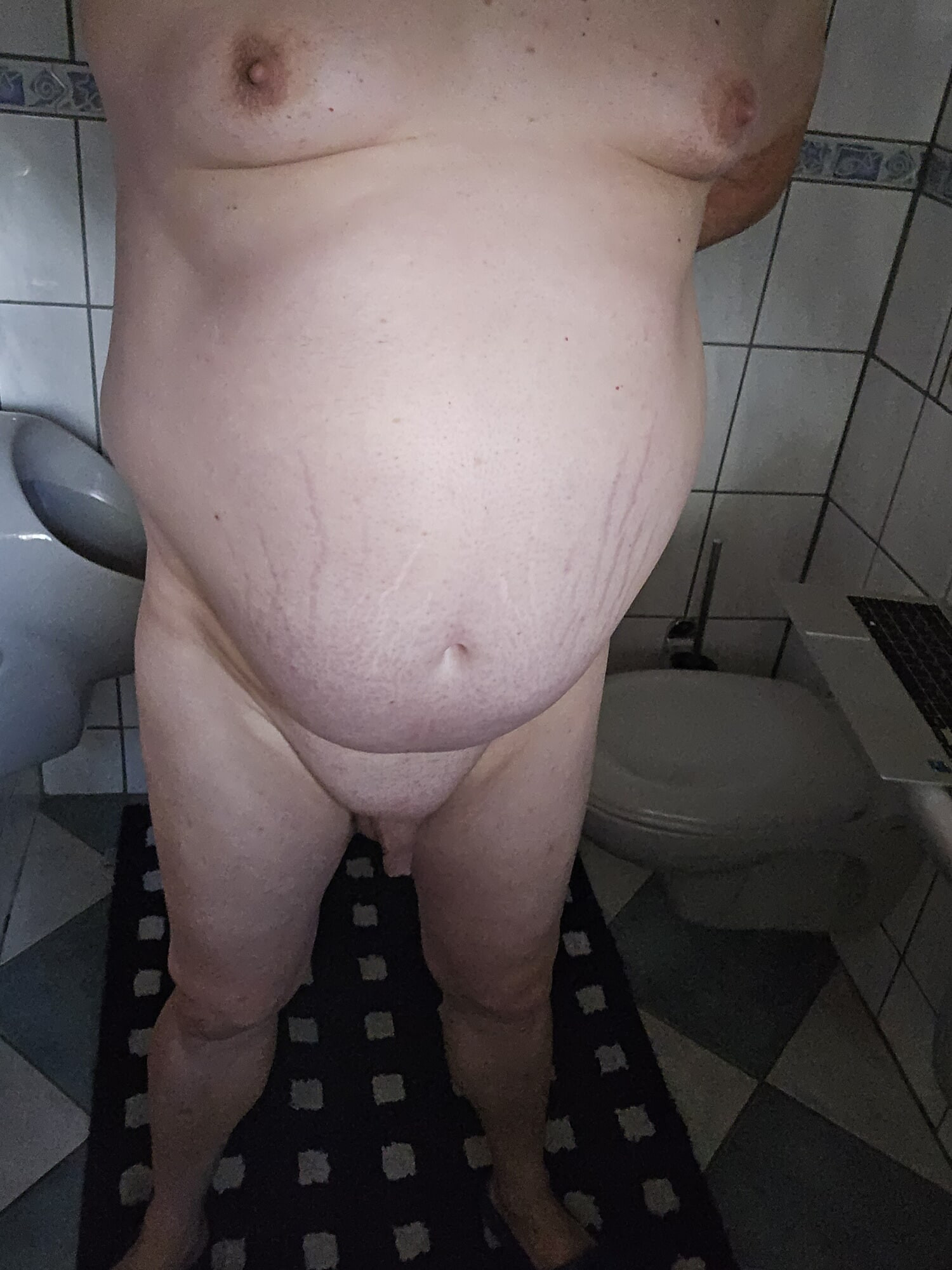 Neue Nacktbilder der fetten sissy #8