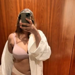 Hot Melina