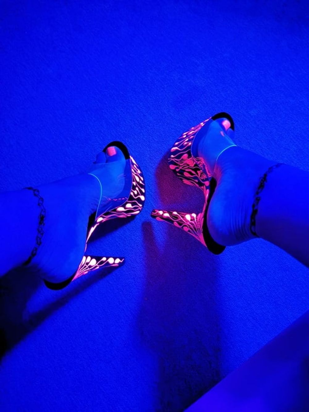 Sexy CD Feet On High Heels Posing In Neon Light #12