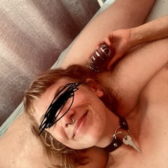Today I wear a neckless with the keys of my boyfriends cage.