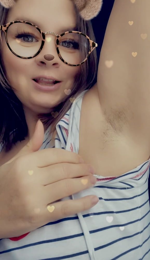 Hairy armpits 