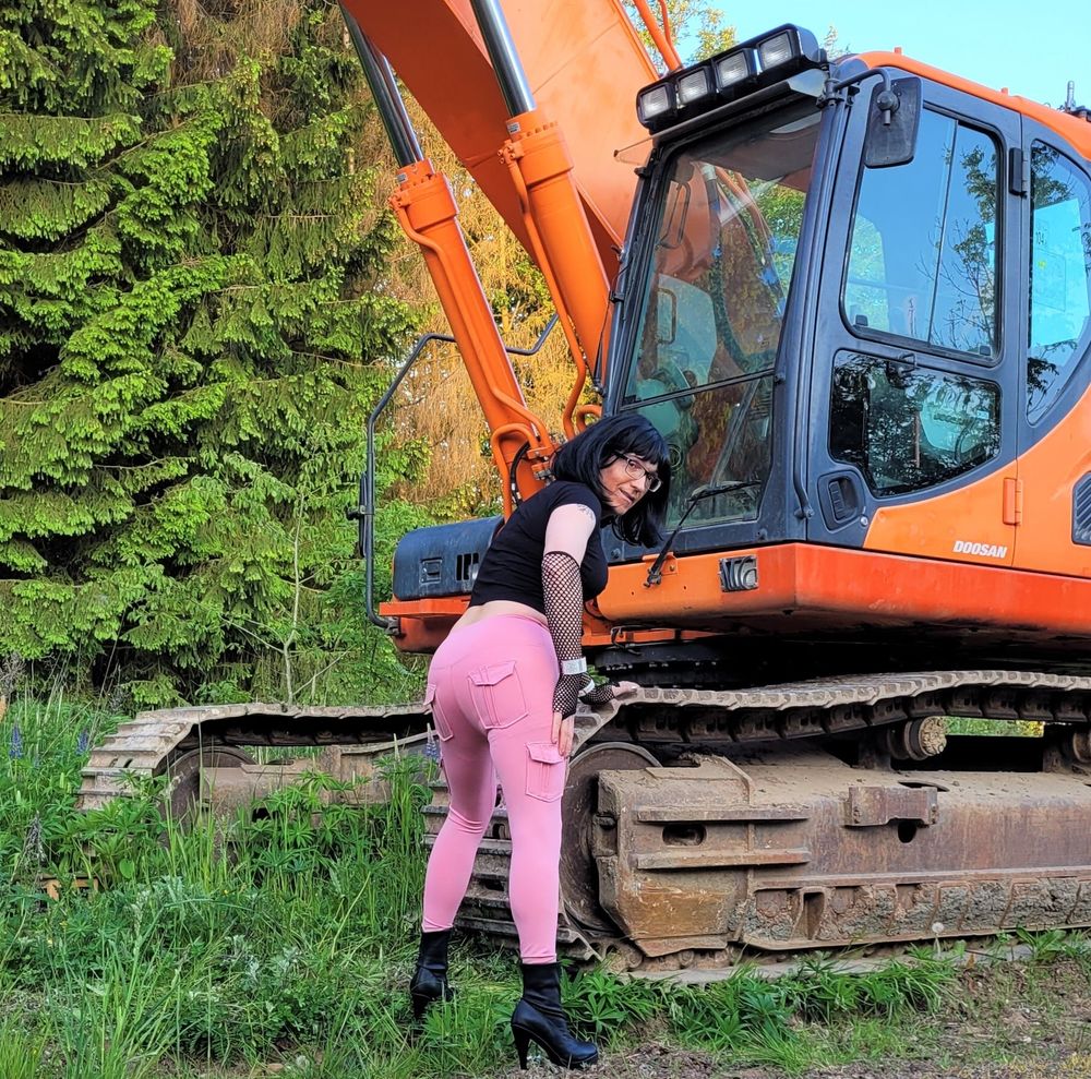 Tamara and the heavy equipment Tamara und das schwere Gerät  #8