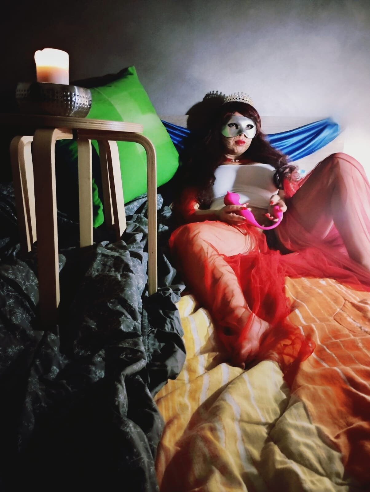 La Regina si masturba 