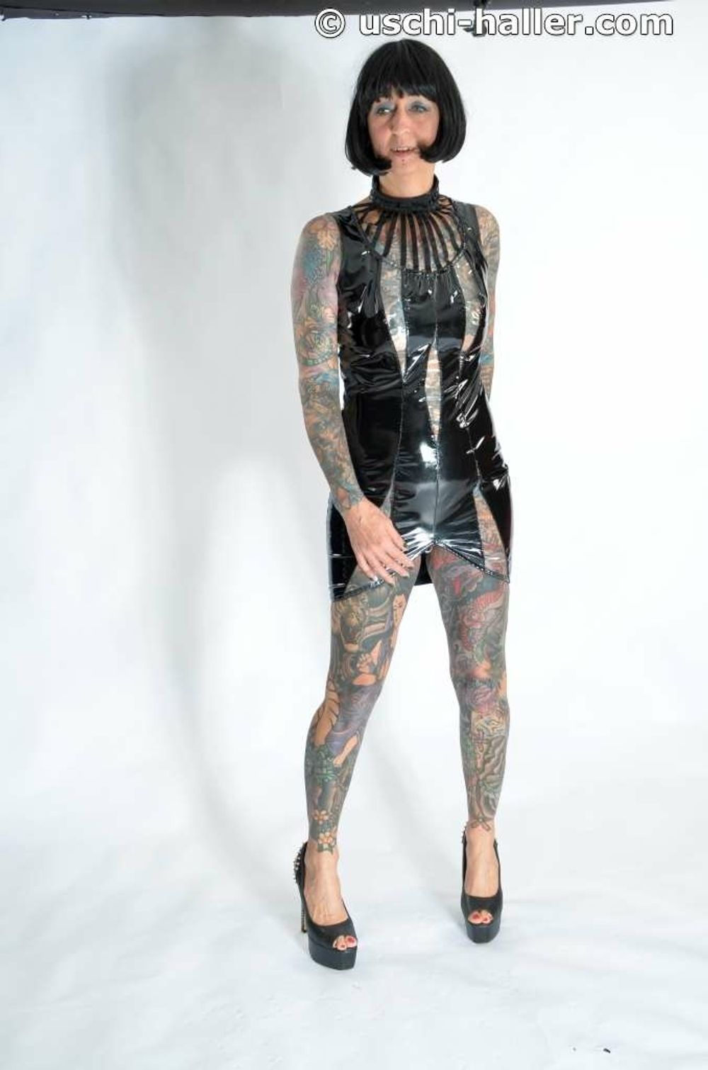 Photo shoot with full body tattooed MILF Cleo - 2 #46