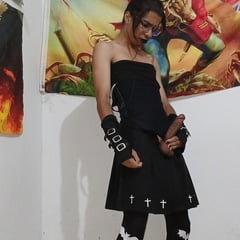 Novinho magrinho gay gotica mostrando o cuzinho safado 
