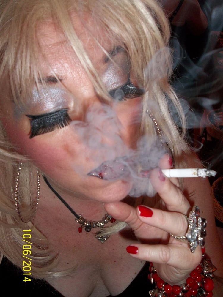 MISTRESS MORITZ SMOKES #27