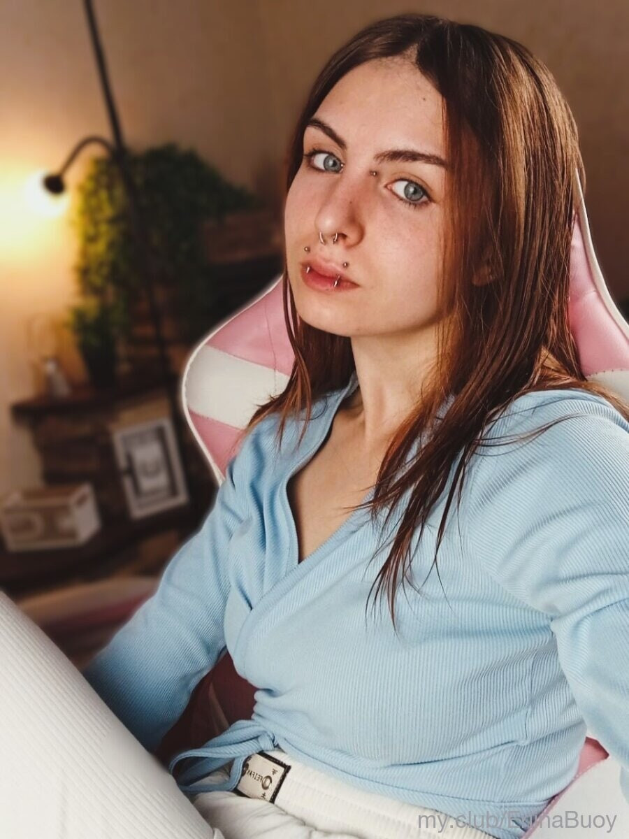 Emma Free Photos #10