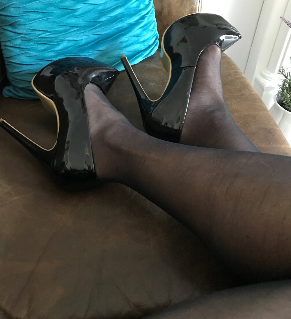 black tights &amp; heels close-up (2)