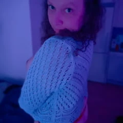 Alone and so horny 