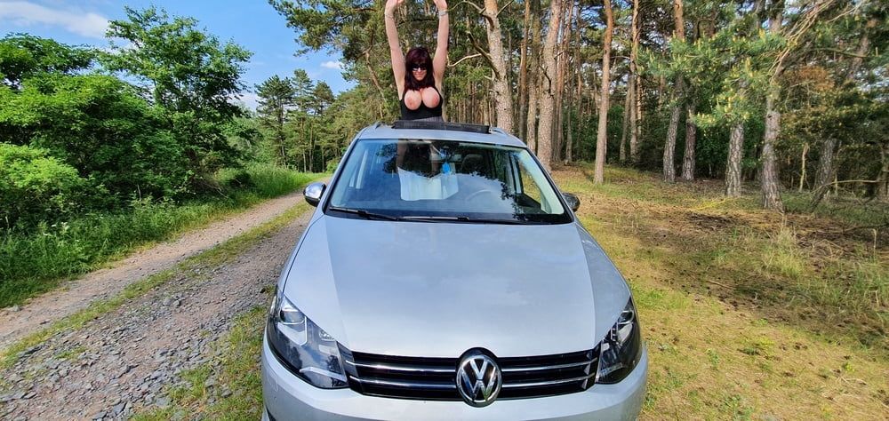 Beatiful busty bbw in germany car in czech wood :-)