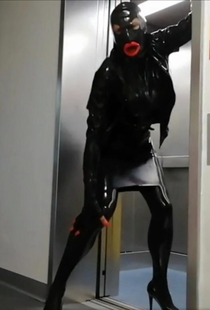 Alison in rubber #17