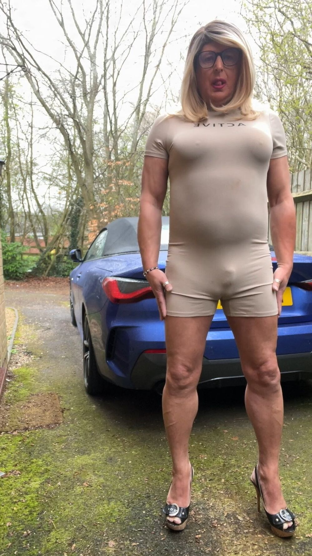 Amateur crossdresser Kellycd2022 sexy milf pissing outdoors #11