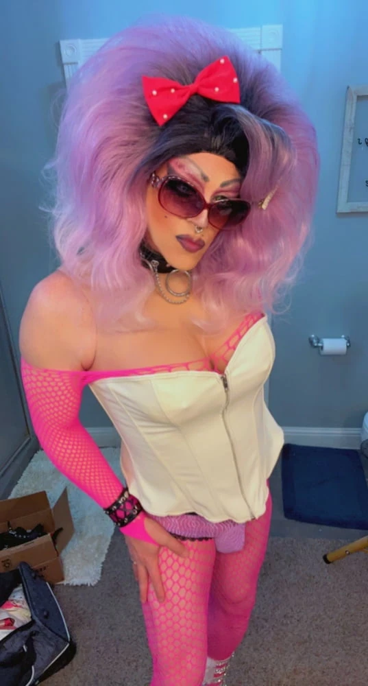 The many looks of Shelly Roberts  #36