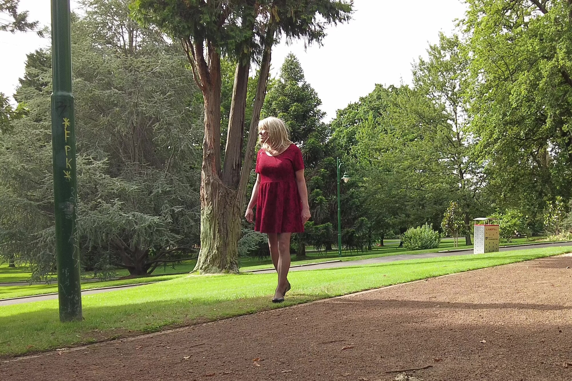 Crossdress Roadtrip - Walk in the City Park
