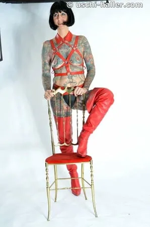 photo shoot with full body tattooed milf cleo         