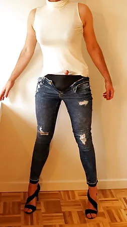 ripped skinny jeans        