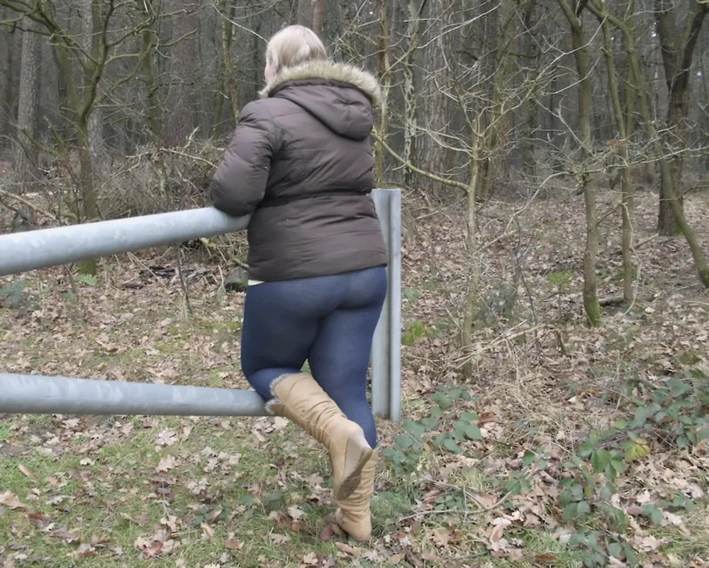 Deutsches Teen zieht sich im Wald aus  #5