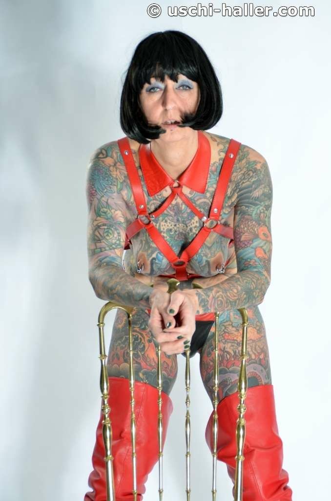 Photo shoot with full body tattooed MILF Cleo #34