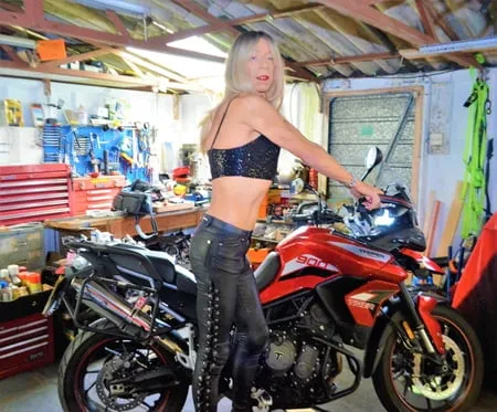     alesssia travestita on triumph tiger         