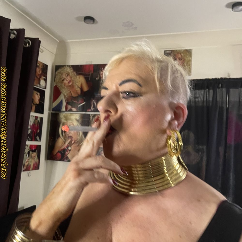 BAD AUNTIE SMOKING 