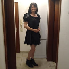 Schwarzes Satin Kleid