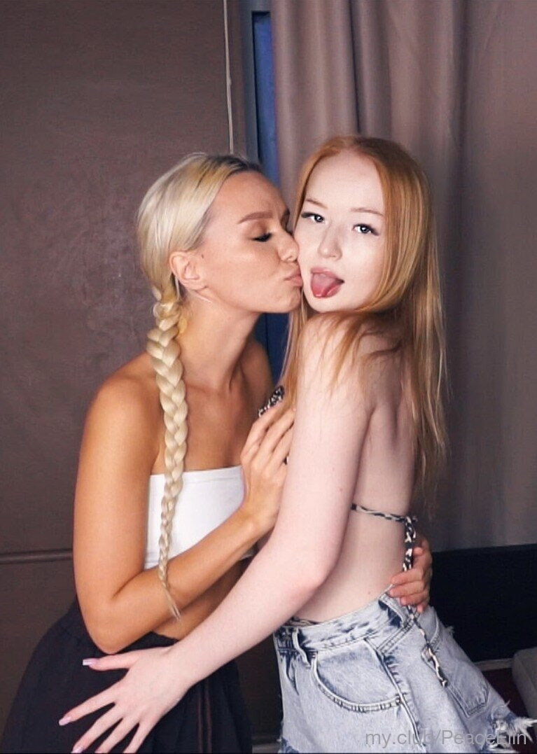 Delia and Sofia Free Photos #10