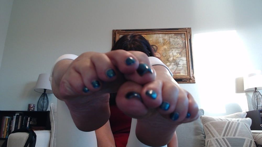 Clean Feet soles toe spreads and arches #5