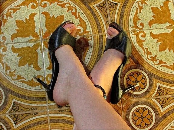 Sexy high heels and feet 💖 #22
