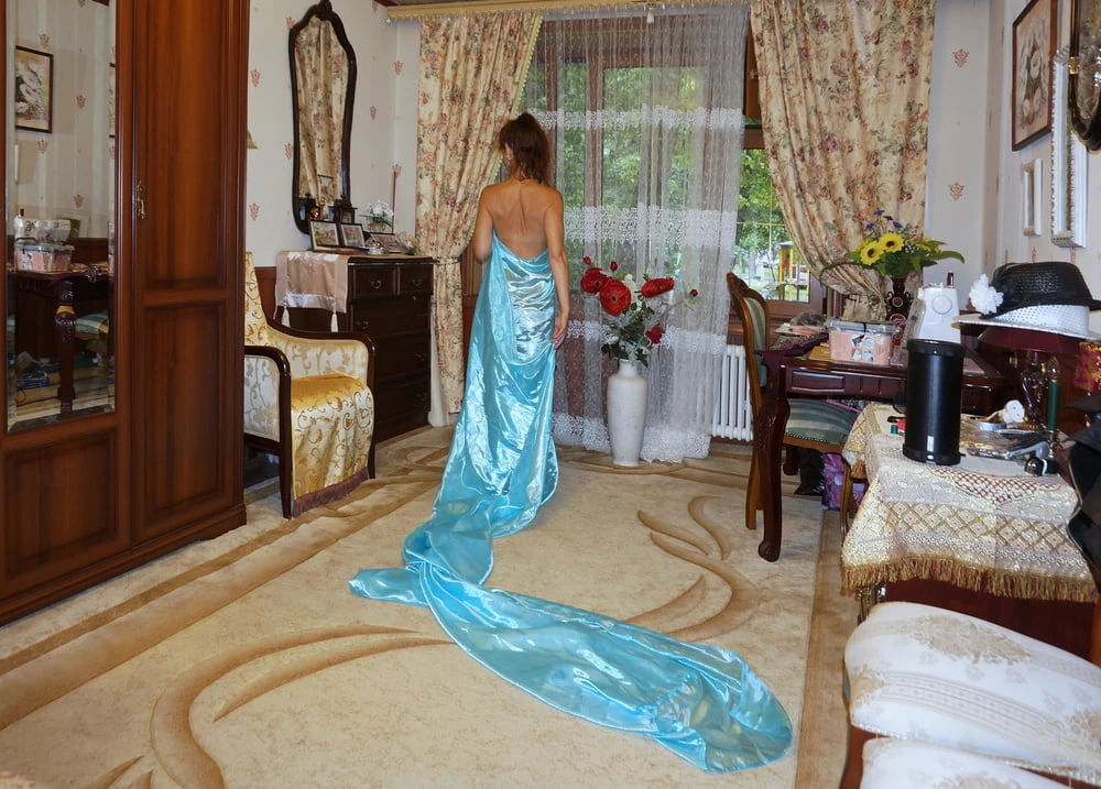 With light-blue Tail #8