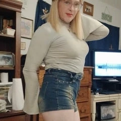 Lisa in hot shorts
