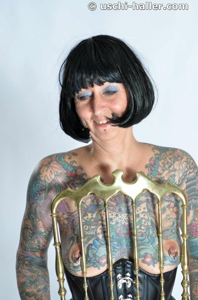 Photo shoot with full body tattooed MILF Cleo - 2 #6