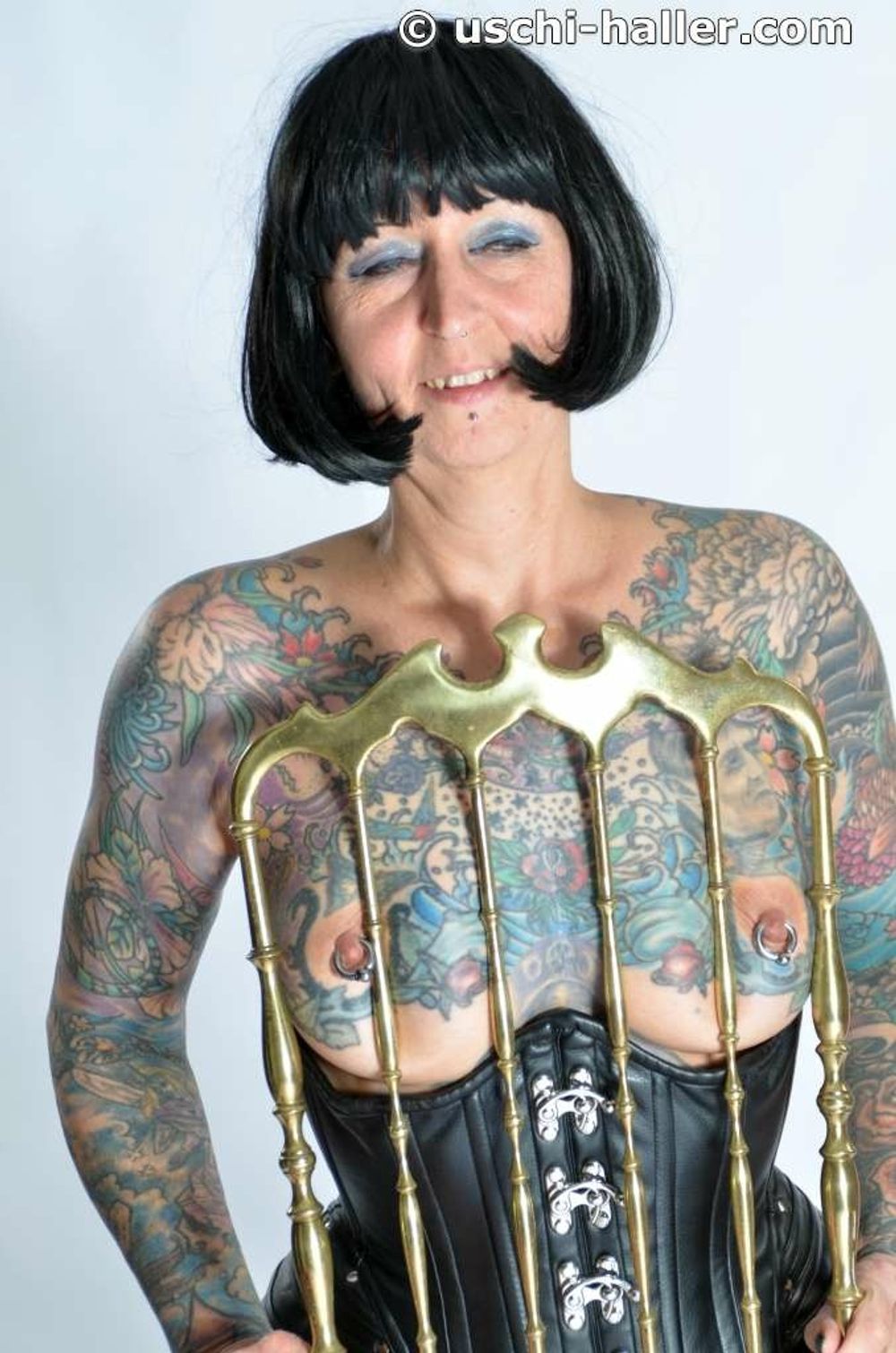 Photo shoot with full body tattooed MILF Cleo - 2 #4