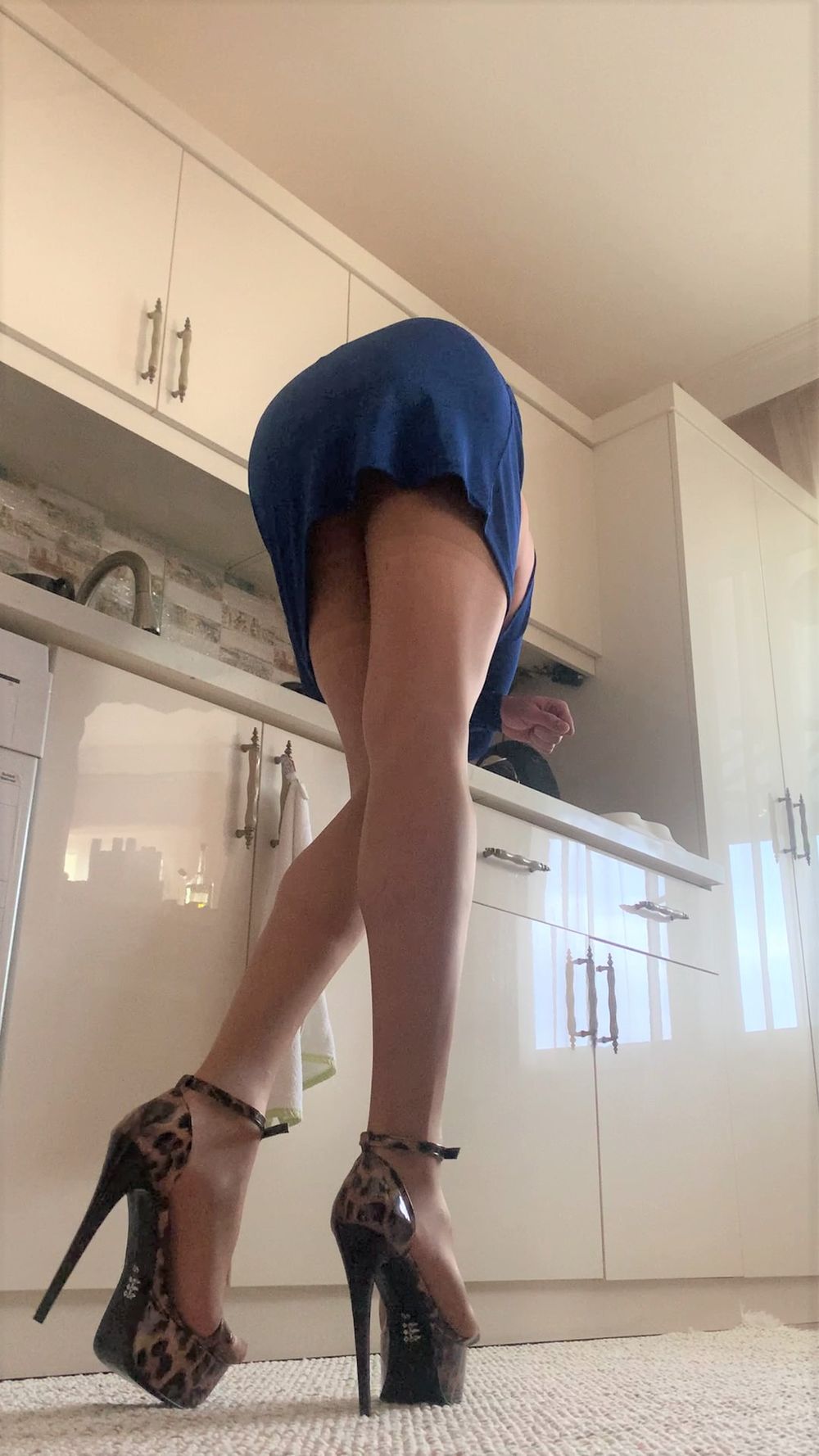 My Aunt&#039;s Beautiful Legs #39