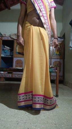 Wear auntys saree