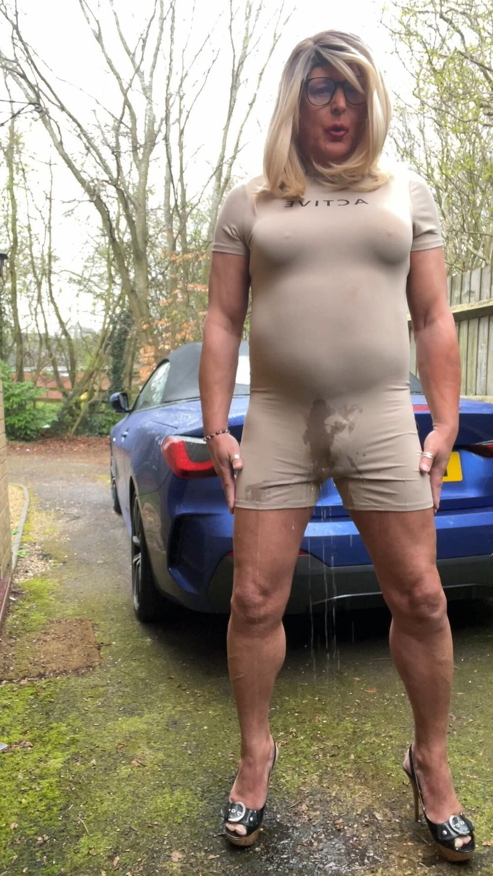 Amateur crossdresser Kellycd2022 sexy milf pissing outdoors #12