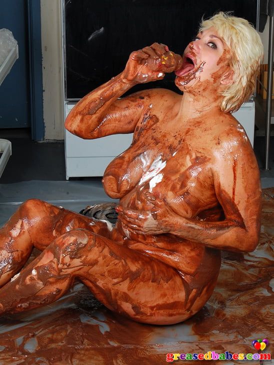 Mature Blonde Dana Hayes Wet and Messy with Ice Cream #14