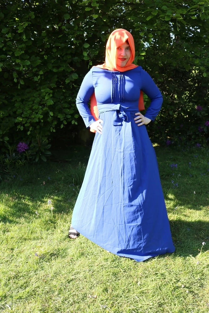 hijab and abaya flashing outdoors #48