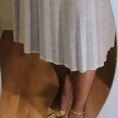 Rafaela. in sexy Netzstrumpfhosen und Faltenrock 