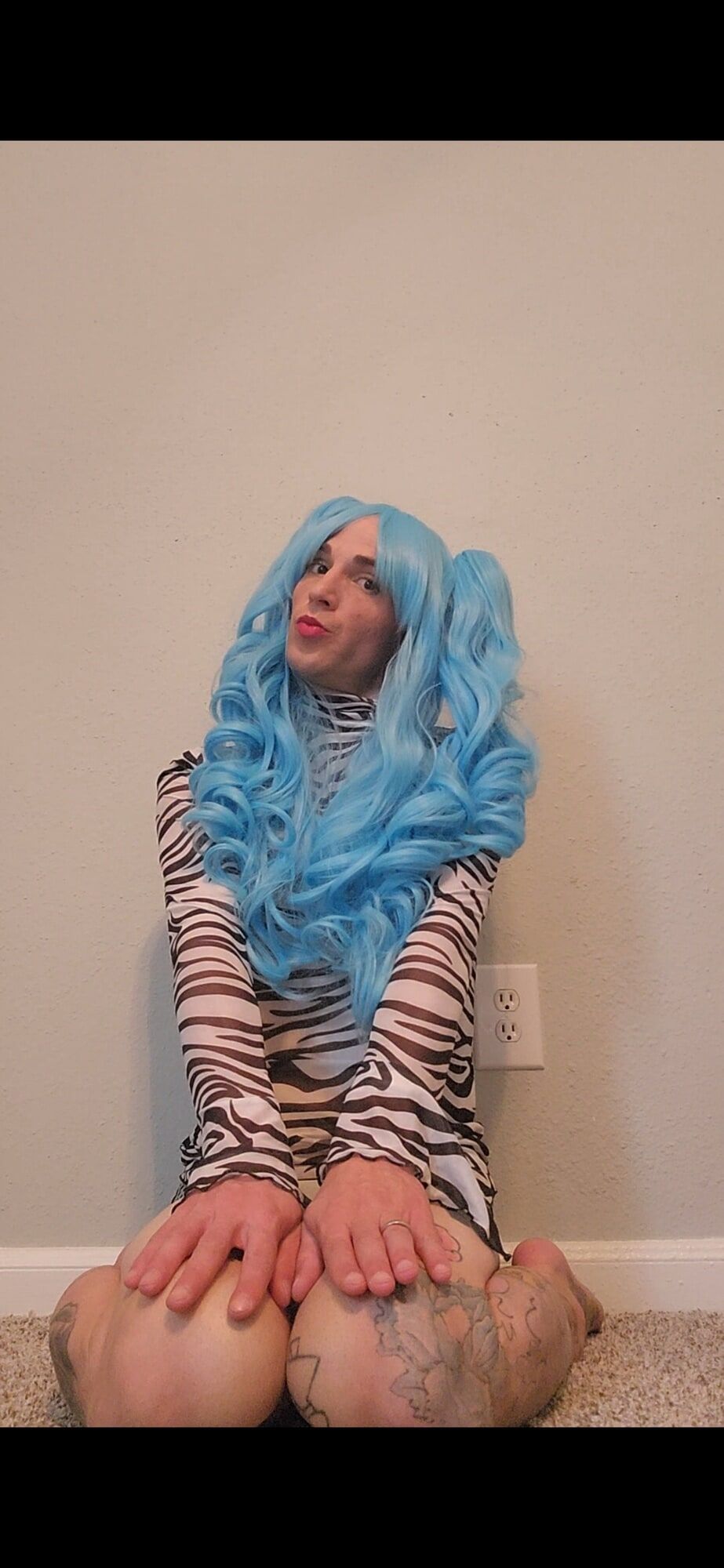Blue wig and zebra print dress