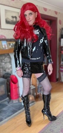 Sissy tranny slut wants to show you her slutty boots!