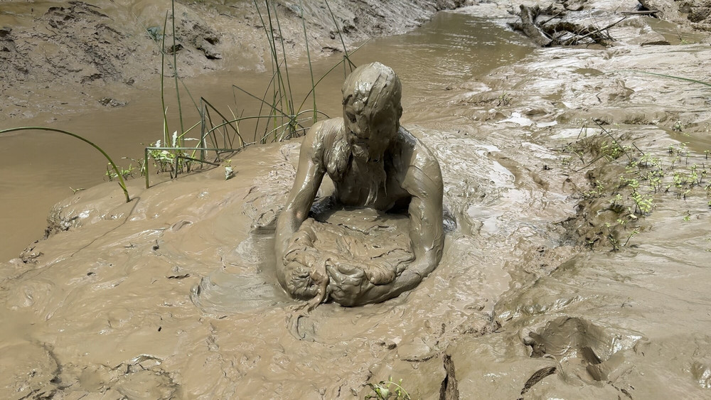 SHOT - MUD PIG IN HEAT #29